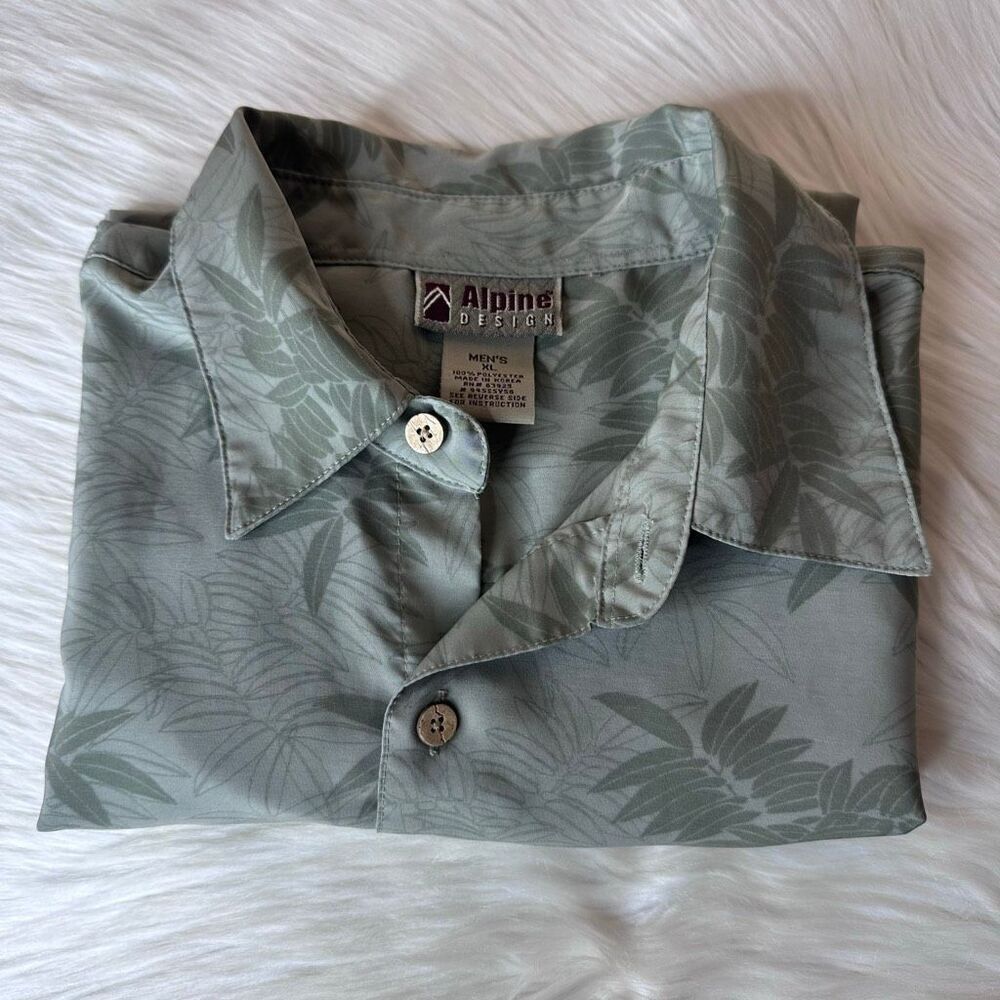 Alpine Design Hawaiian Aloha Style Short Sleeve Button Down Short Size Xl